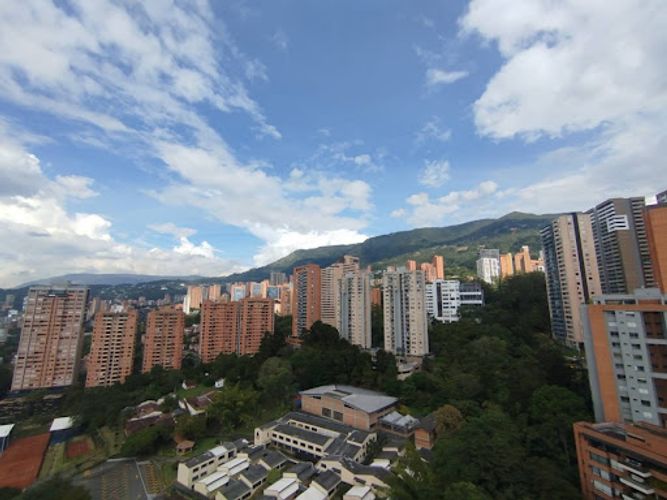 Apartamento de 2 alcobas en arriendo en Los Balsos, Medellín, 105 m² · foto 10 de 24