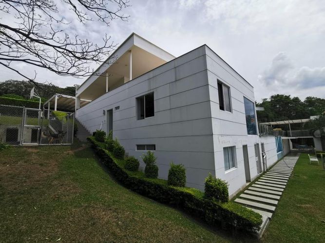 Casa de 7 alcobas en venta en Belalcazar, Yumbo, 800 m² · foto 2 de 24