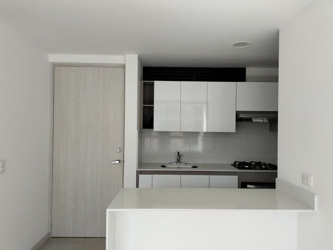 Apartamento de 3 alcobas en arriendo en El Poblado, Medellín, 80 m² · foto 3 de 19