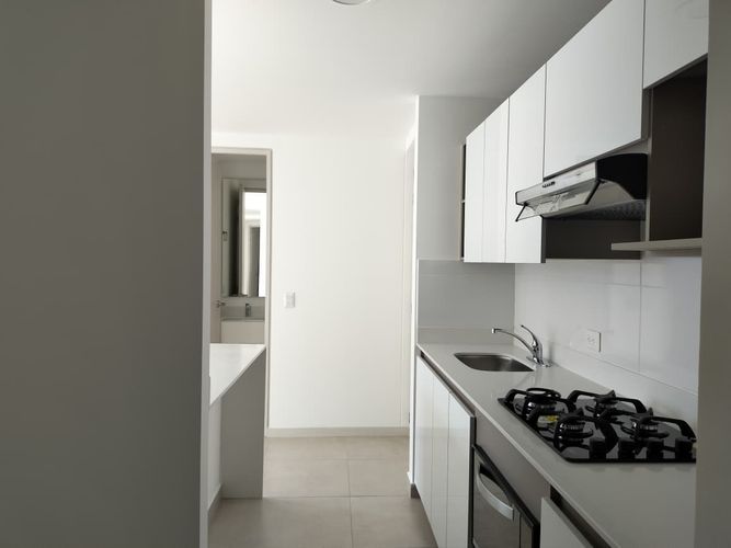 Apartamento de 3 alcobas en arriendo en El Poblado, Medellín, 80 m² · foto 5 de 19