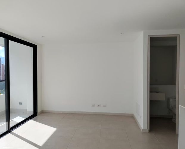 Apartamento de 3 alcobas en arriendo en El Poblado, Medellín, 80 m² · foto 2 de 19