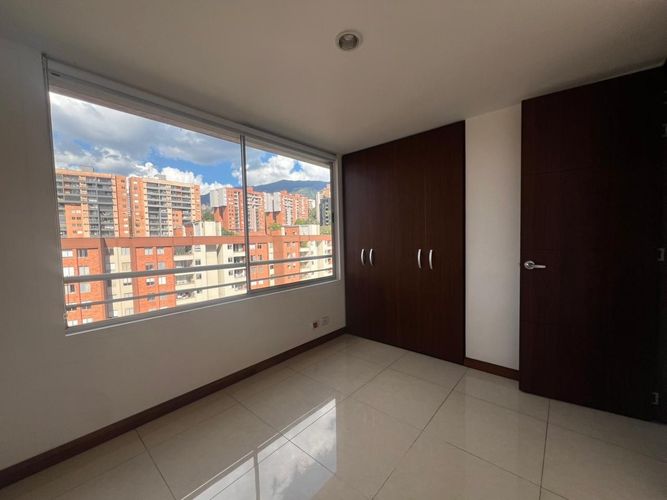 Apartamento de 2 alcobas en arriendo en Loma Del Esmeraldal, Envigado, 94 m² · foto 9 de 17