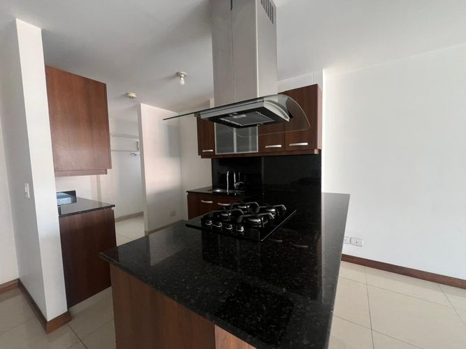 Apartamento de 2 alcobas en arriendo en Loma Del Esmeraldal, Envigado, 94 m² · foto 4 de 17