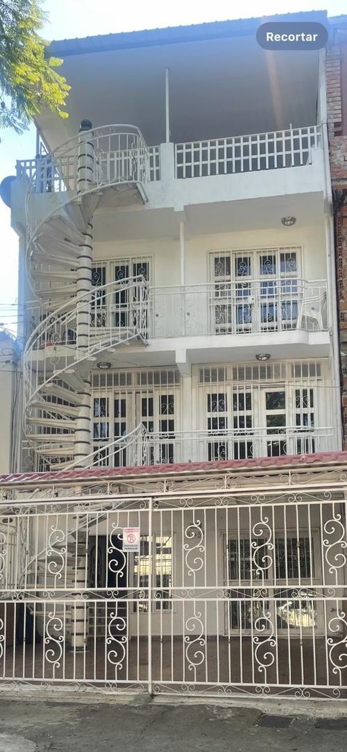 Edificio en venta en Ciudadela Comfandi, Cali, 257 m² · foto 2 de 3