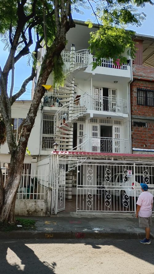 Edificio en venta en Ciudadela Comfandi, Cali, 257 m² · foto 3 de 3