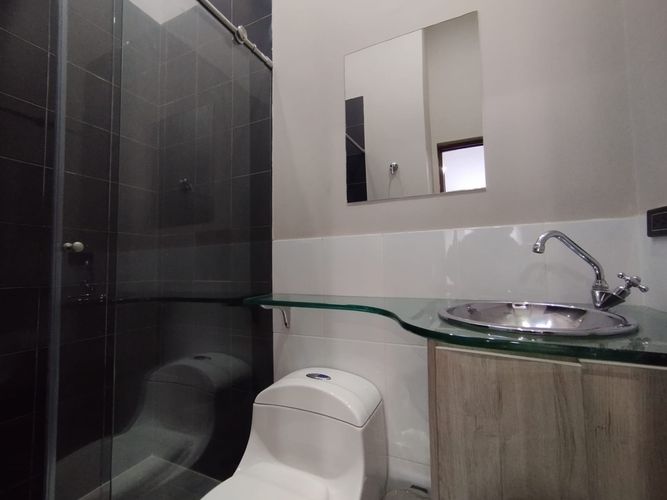 Casa de 3 alcobas en arriendo en El Poblado, Medellín, 400 m² · foto 2 de 20