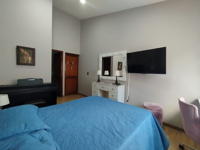 Casa de 3 alcobas en arriendo en El Poblado, Medellín, 400 m² · foto 4 de 20