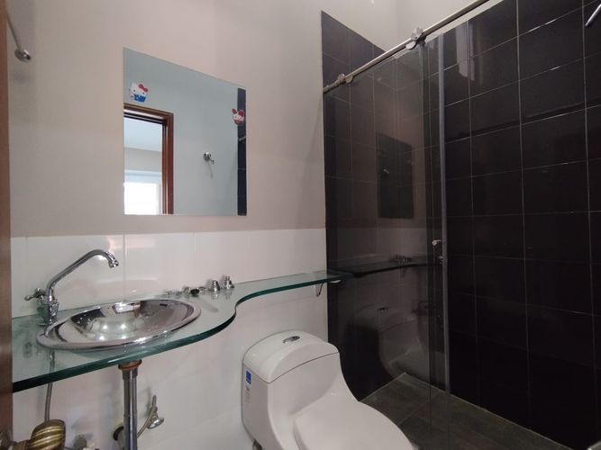Casa de 3 alcobas en arriendo en El Poblado, Medellín, 400 m² · foto 8 de 20