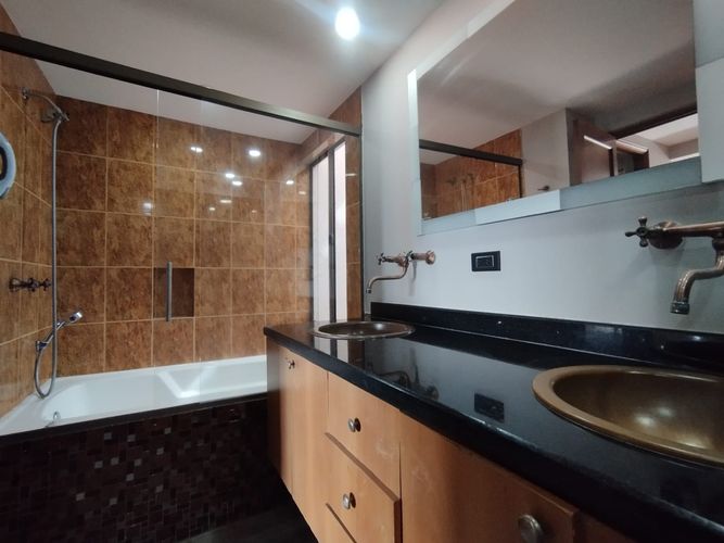 Casa de 3 alcobas en arriendo en El Poblado, Medellín, 400 m² · foto 9 de 20