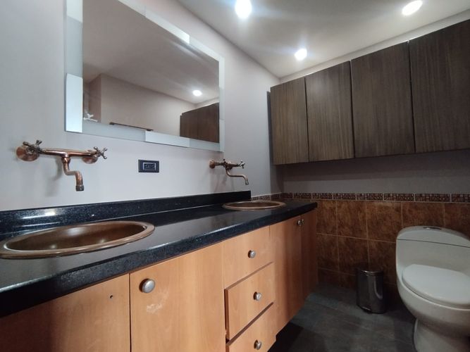 Casa de 3 alcobas en arriendo en El Poblado, Medellín, 400 m² · foto 10 de 20