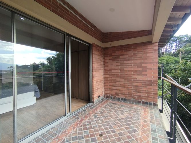 Casa de 3 alcobas en arriendo en El Poblado, Medellín, 400 m² · foto 13 de 20