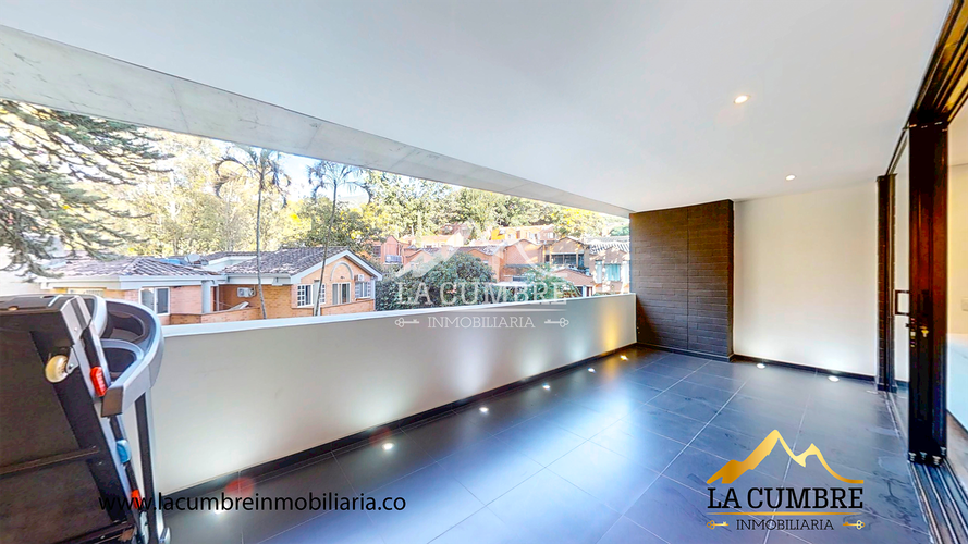Apartamento de 3 alcobas en arriendo en Loma Benedictinos, Medellín, 237 m² · foto 5 de 16