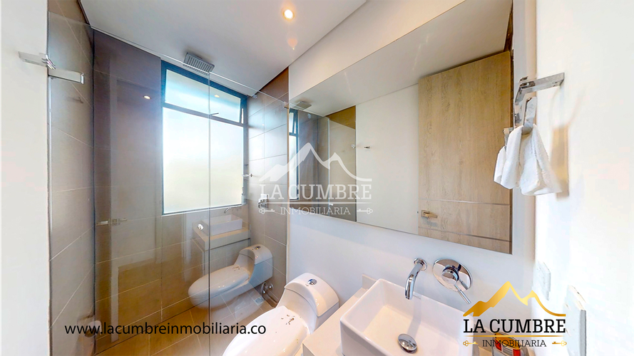 Apartamento de 3 alcobas en arriendo en Loma Benedictinos, Medellín, 237 m² · foto 12 de 16