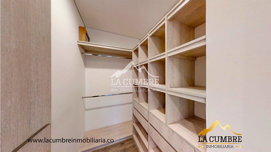 Apartamento de 3 alcobas en arriendo en Loma Benedictinos, Medellín, 237 m² · foto 15 de 16