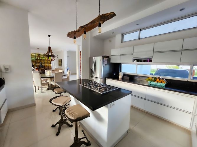Casa de 4 alcobas en venta en Cr. Golf Club, Ibagué, 520 m² · foto 10 de 24