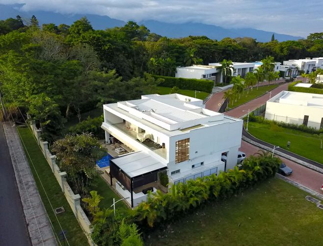 Casa de 4 alcobas en venta en Cr. Golf Club, Ibagué, 520 m² · foto 4 de 24