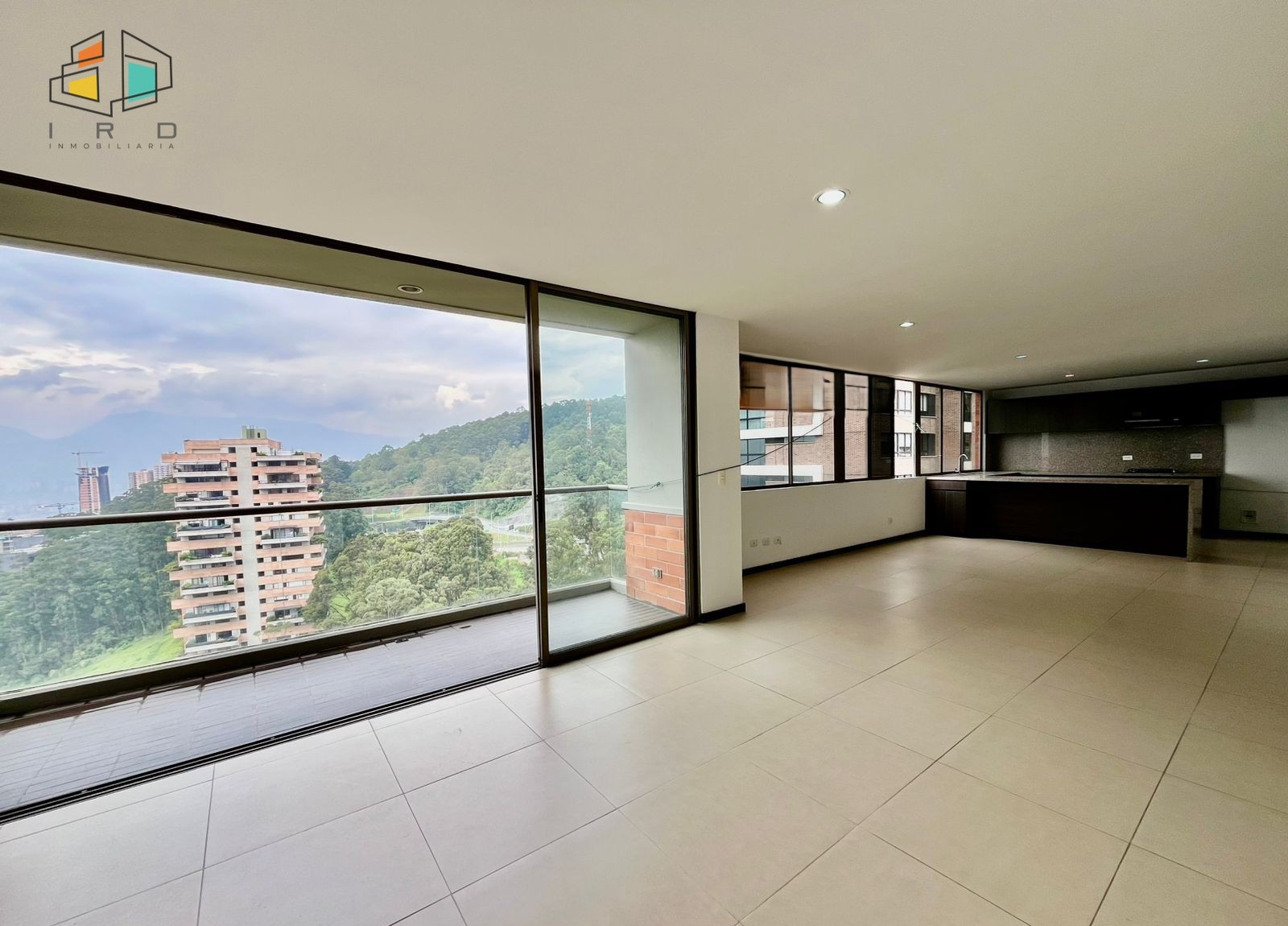 Apartamento en venta en Altos Del Poblado, Medellín · foto 10 de 24