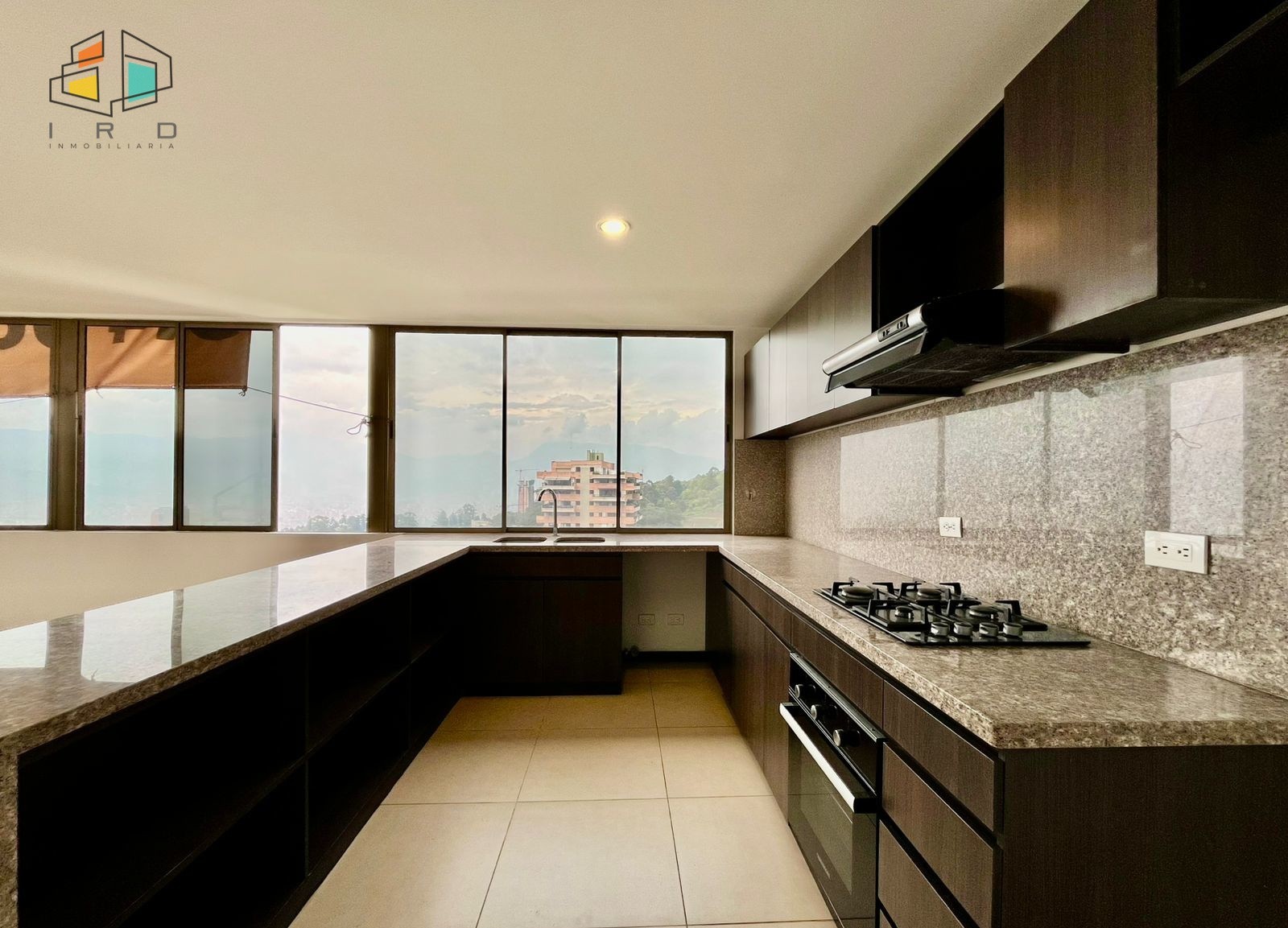 Apartamento en venta en Altos Del Poblado, Medellín · foto 19 de 24