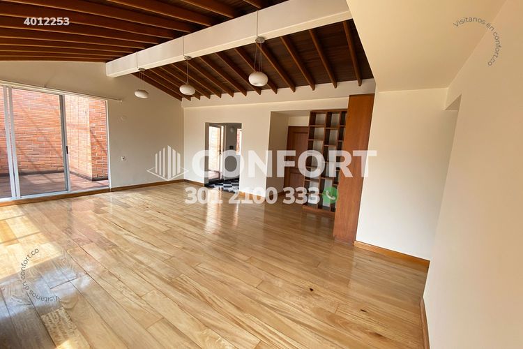 Apartamento de 2 alcobas en arriendo en Conquistadores, Medellín, 134 m² · foto 2 de 19