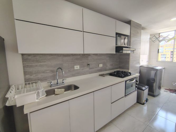 Apartamento de 1 alcoba en arriendo en El Poblado, Medellín, 53 m² · foto 3 de 13