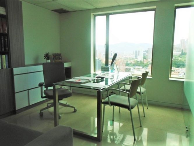 Oficina en arriendo en El Poblado, Medellín, 57 m² · foto 3 de 7