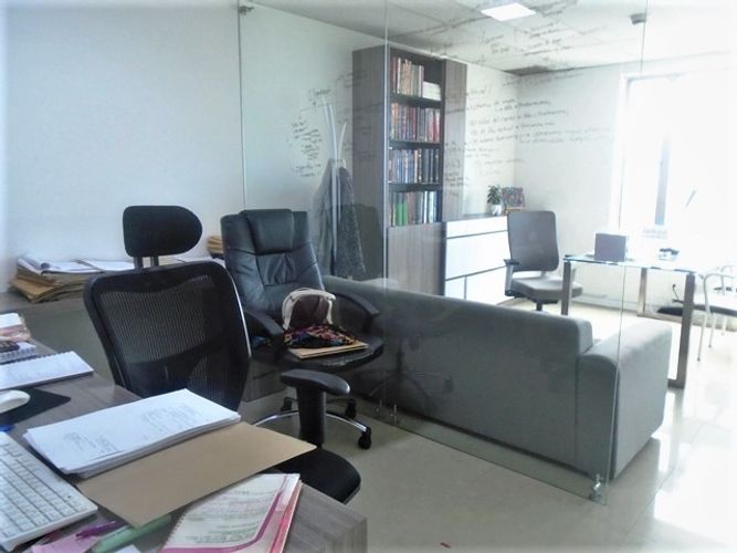 Oficina en arriendo en El Poblado, Medellín, 57 m² · foto 2 de 7