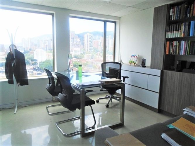 Oficina en arriendo en El Poblado, Medellín, 57 m² · foto 4 de 7