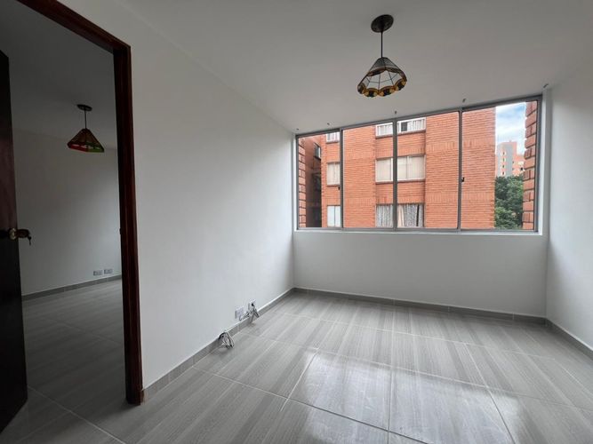 Apartamento de 3 alcobas en arriendo en Loma Benedictinos, Medellín, 95 m² · foto 6 de 13