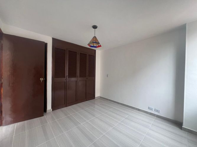Apartamento de 3 alcobas en arriendo en Loma Benedictinos, Medellín, 95 m² · foto 9 de 13