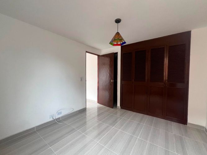 Apartamento de 3 alcobas en arriendo en Loma Benedictinos, Medellín, 95 m² · foto 8 de 13