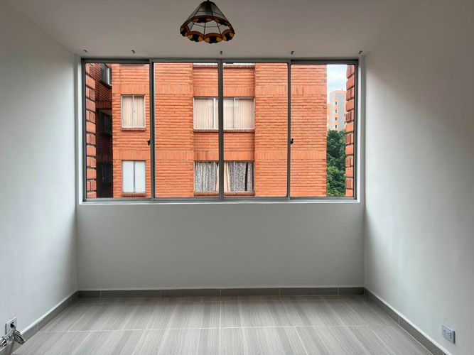 Apartamento de 3 alcobas en arriendo en Loma Benedictinos, Medellín, 95 m² · foto 5 de 13