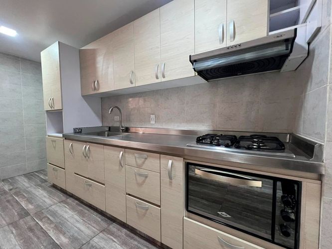 Apartamento de 3 alcobas en arriendo en Loma Benedictinos, Medellín, 95 m² · foto 2 de 13