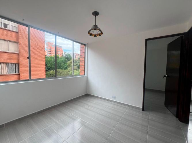 Apartamento de 3 alcobas en arriendo en Loma Benedictinos, Medellín, 95 m² · foto 7 de 13