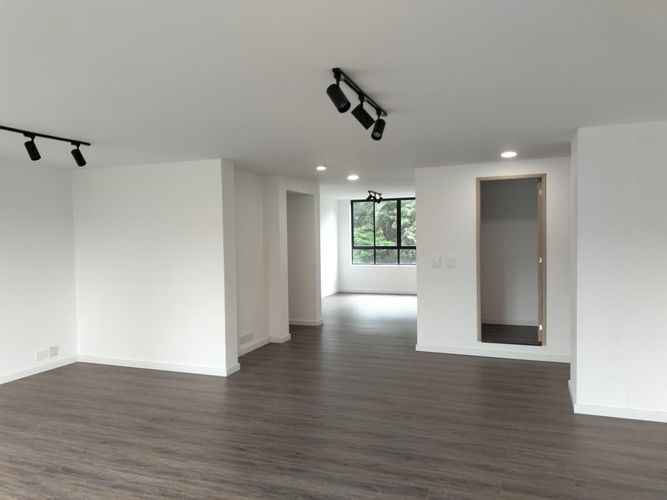 Apartamento de 3 alcobas en venta en El Poblado, Medellín, 140 m² · foto 2 de 20
