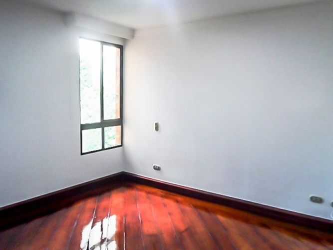 Apartamento de 4 alcobas en arriendo en El Poblado, Medellín, 180 m² · foto 12 de 18