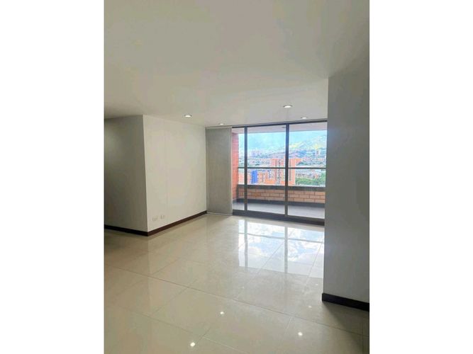 Apartamento de 3 alcobas en arriendo en Santa Maria De Los Angeles, Medellín, 108 m² · foto 4 de 16