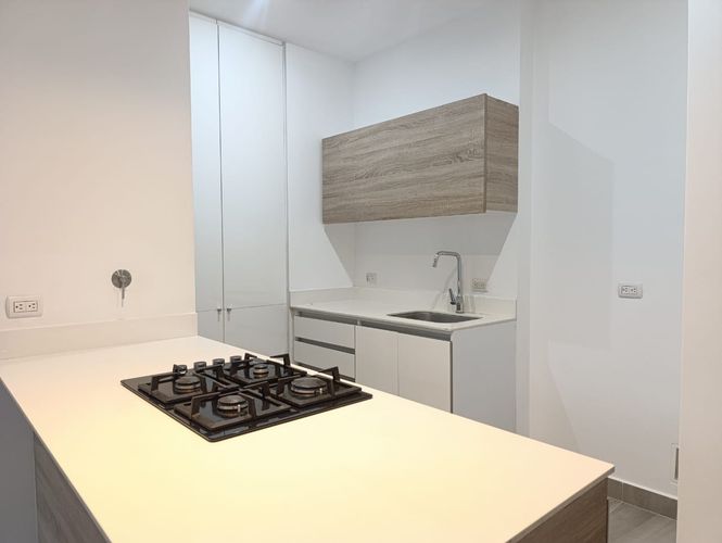 Apartamento de 1 alcoba en arriendo en San Lucas, Medellín, 61 m² · foto 2 de 8