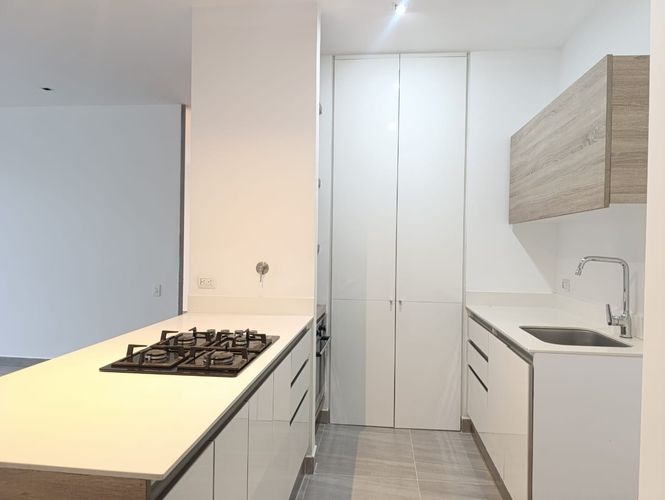 Apartamento de 1 alcoba en arriendo en San Lucas, Medellín, 61 m² · foto 3 de 8