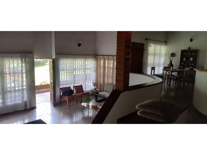Casa de 3 alcobas en venta en Guarne, 380 m² · foto 2 de 8