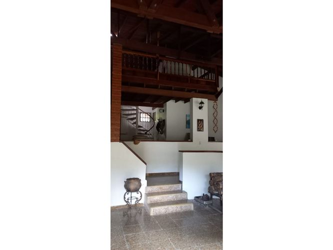 Casa de 3 alcobas en venta en Guarne, 380 m² · foto 6 de 8