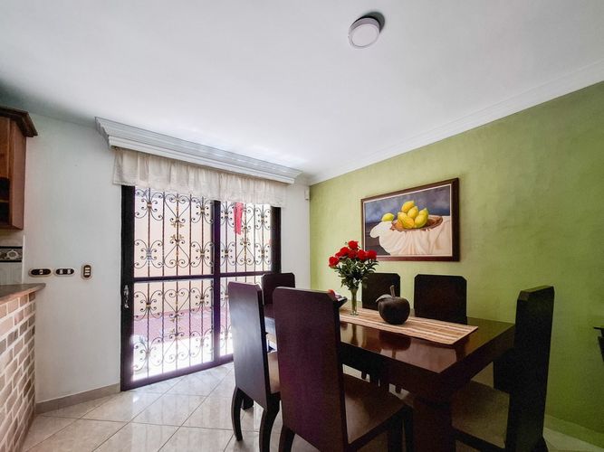 Casa de 3 alcobas en venta en San Antonio De Pereira, Rionegro, 130 m² · foto 2 de 13