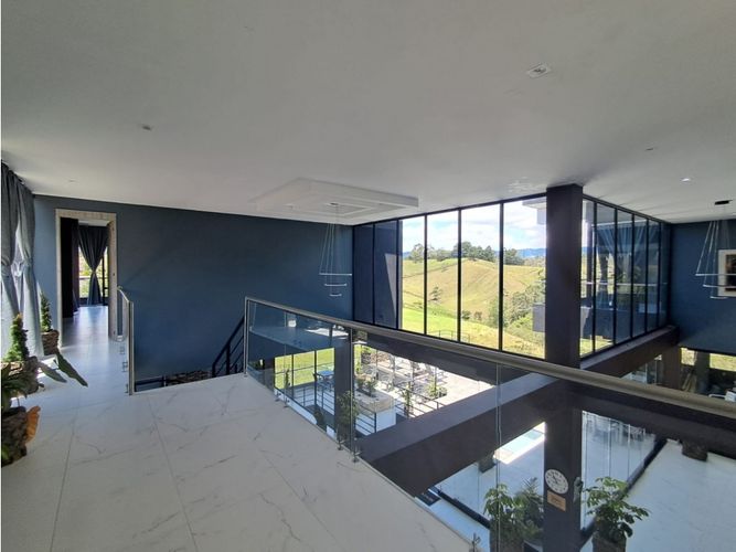Casa de 4 alcobas en venta en Centro, Rionegro, 1050 m² · foto 3 de 16