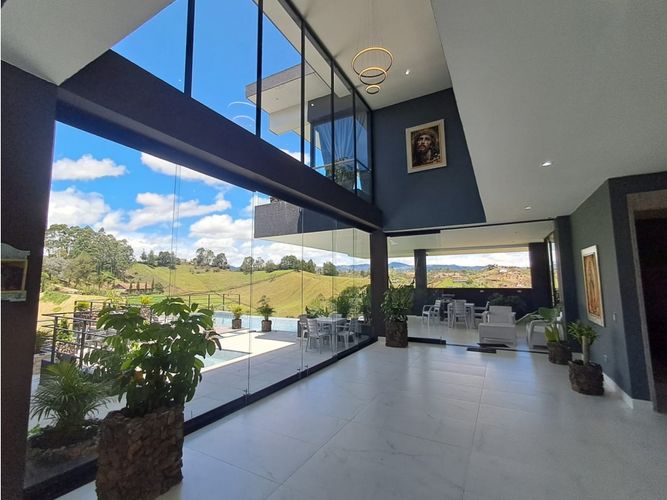 Casa de 4 alcobas en venta en Centro, Rionegro, 1050 m² · foto 6 de 16
