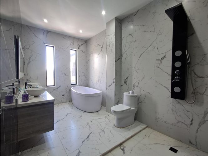 Casa de 4 alcobas en venta en Centro, Rionegro, 1050 m² · foto 9 de 16