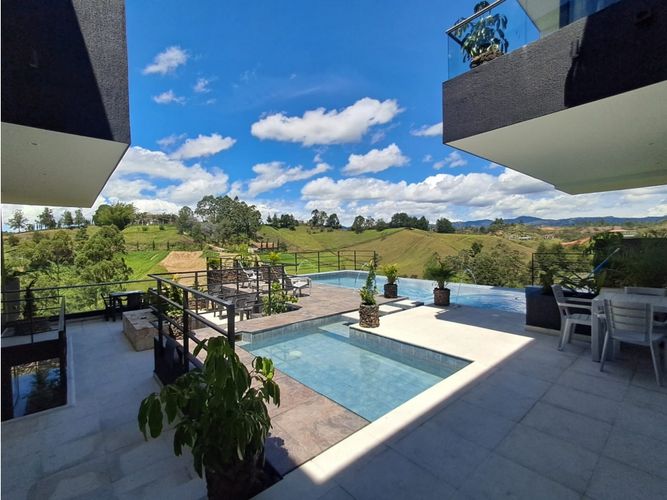 Casa de 4 alcobas en venta en Centro, Rionegro, 1050 m² · foto 14 de 16
