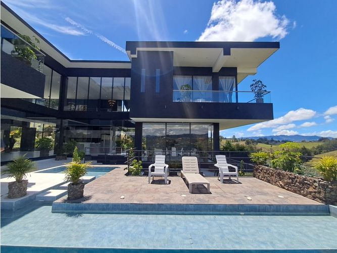 Casa de 4 alcobas en venta en Centro, Rionegro, 1050 m² · foto 15 de 16