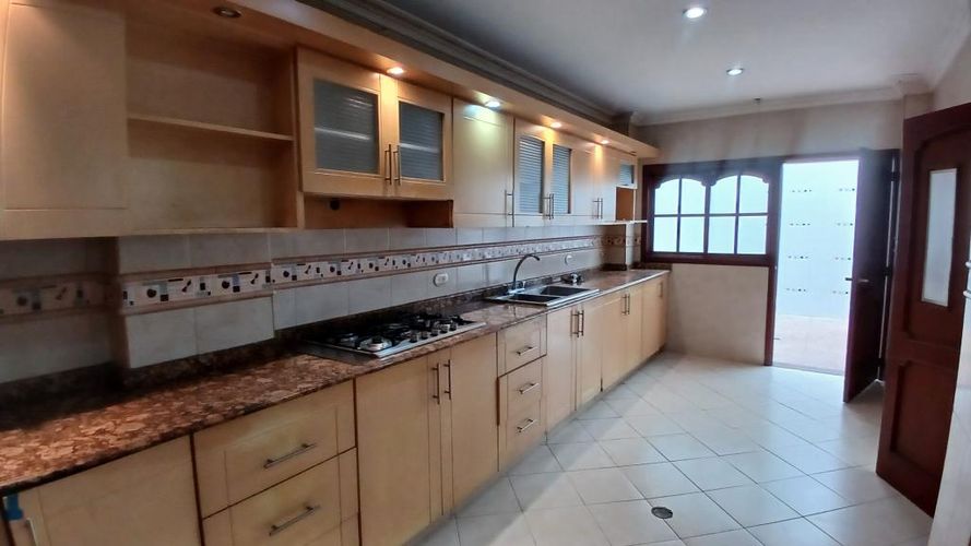 Casa de 7 alcobas en venta en Valle Del Lili, Cali, 374 m² · foto 9 de 24