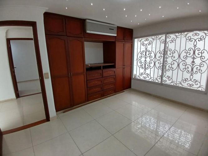Casa de 7 alcobas en venta en Valle Del Lili, Cali, 374 m² · foto 18 de 24