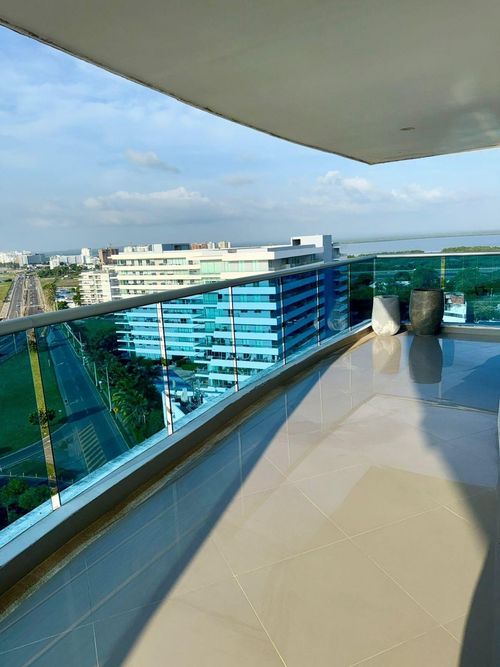 Apartamento de 2 alcobas en venta en Crespo, Cartagena, 130 m² · foto 2 de 17