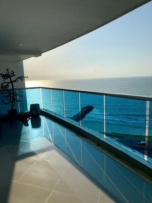 Apartamento de 2 alcobas en venta en Crespo, Cartagena, 130 m² · foto 3 de 17